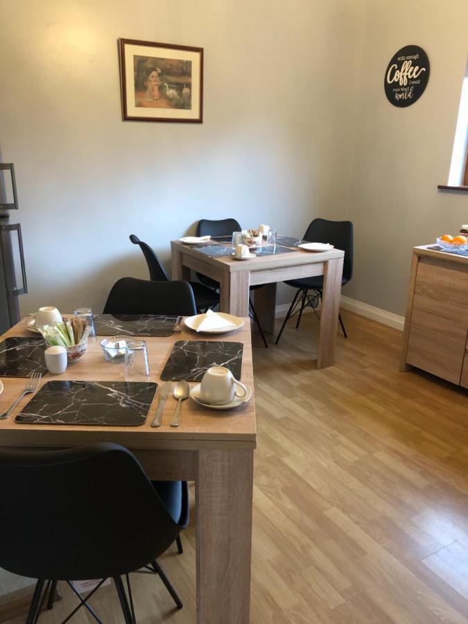 טראלי Manorlodge מראה חיצוני תמונה